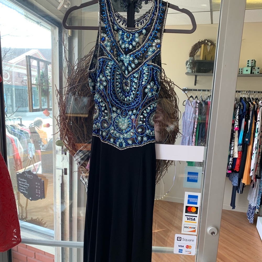 Prom dress - Picture 2 of 7
